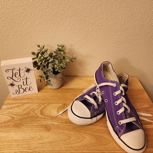 Converse - Picture 1 of 3